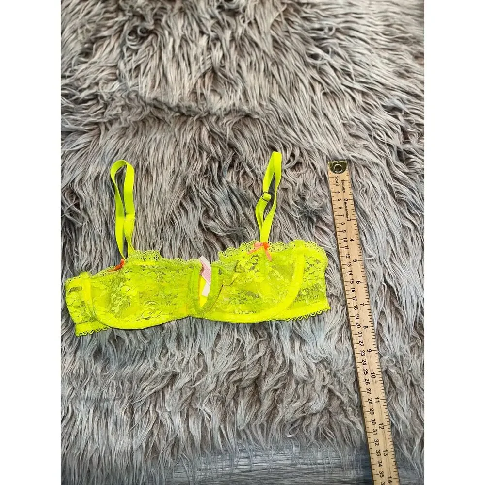Victoria Secret women’s laced bra